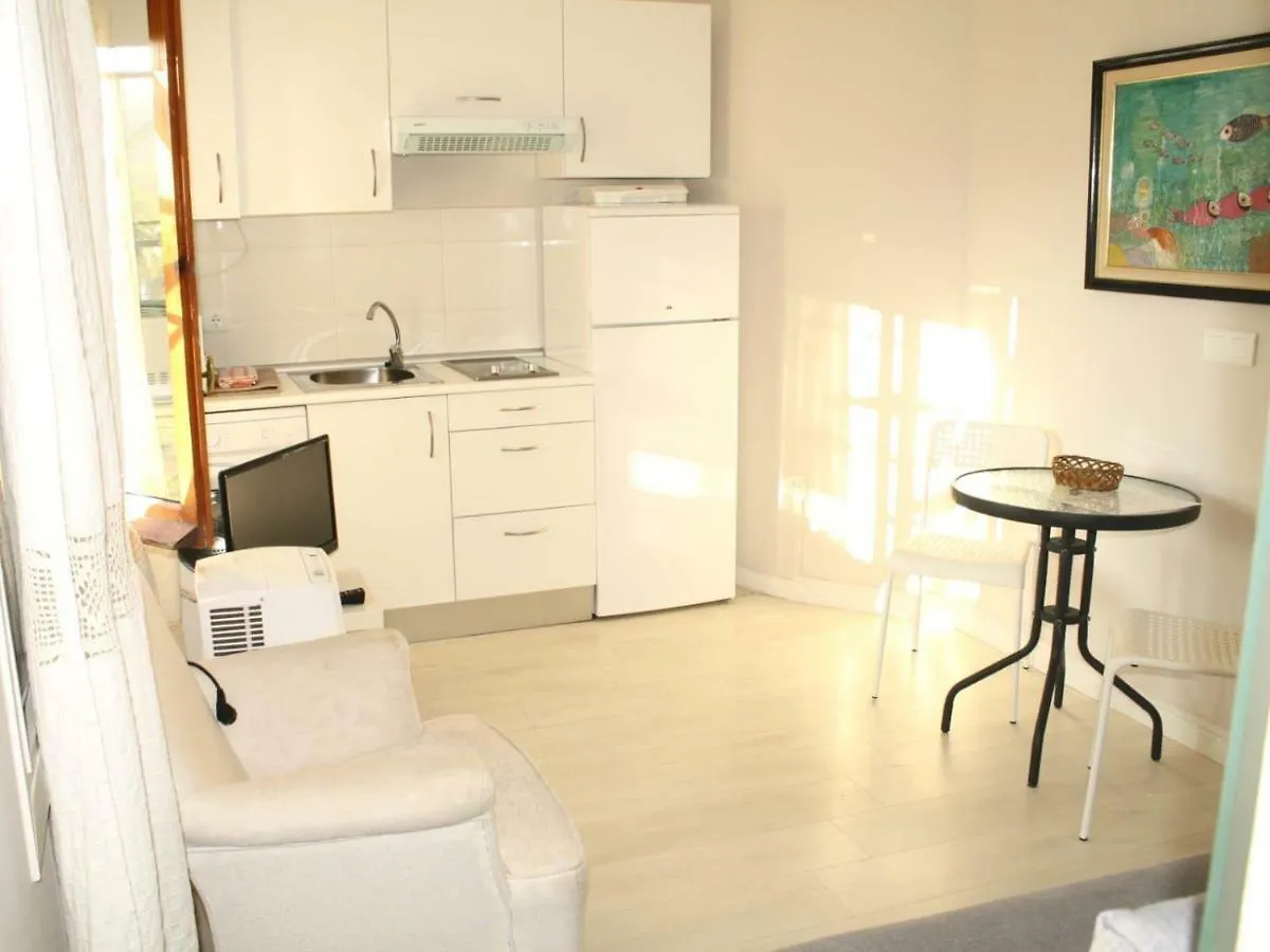 Entrepinares Apartment Malaga 0*,